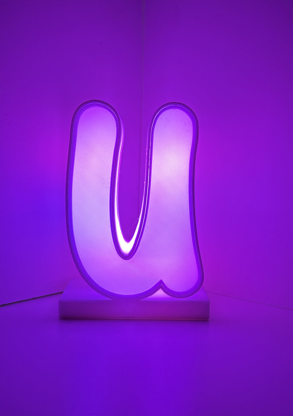 Буква с вградена LED светлина