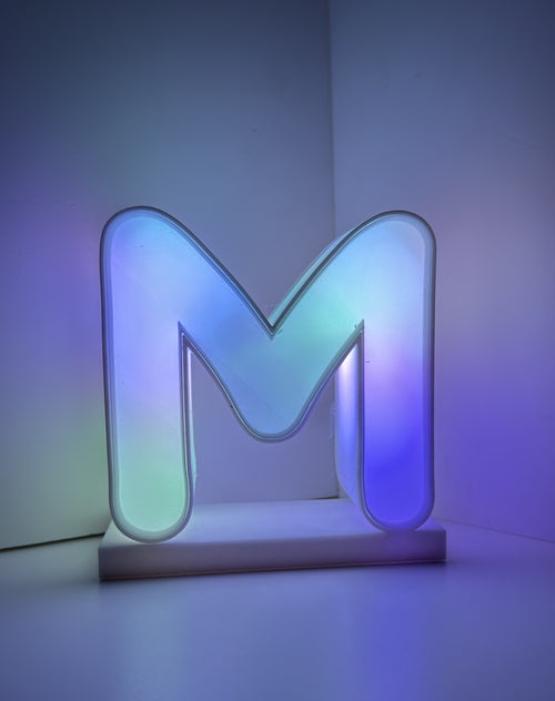 Буква с вградена LED светлина